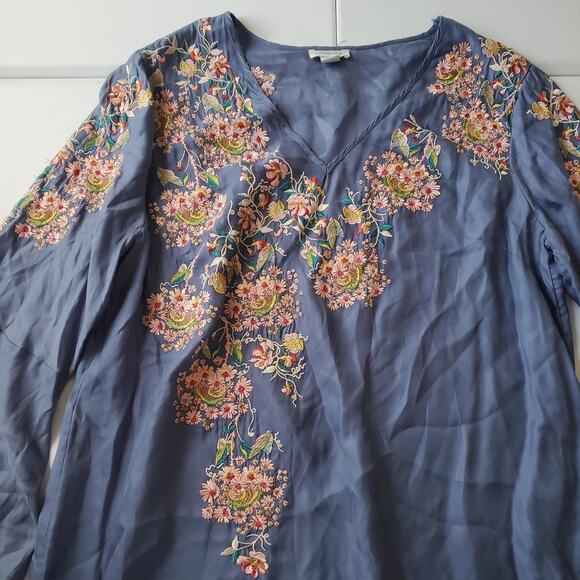 Sundance Shirt Womens Medium Blue Embroidered Floral Boho Bell Sleeve Top Art - Picture 2 of 8